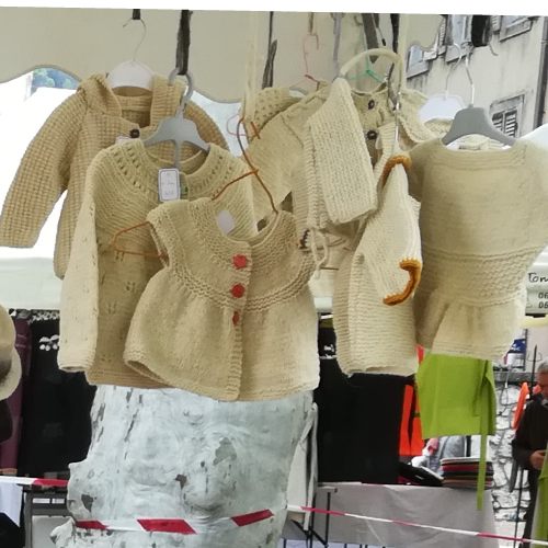 gilets bébé tricotés mérinos d'Ariège